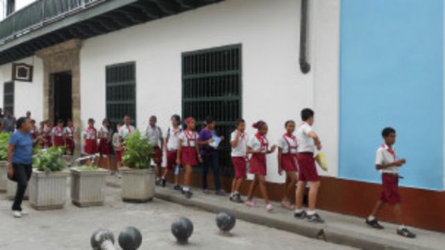 Кубинские школьники