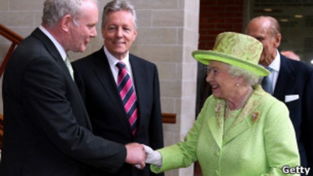 Историческое рукопожатие состоялось на художественной выставке в Белфасте