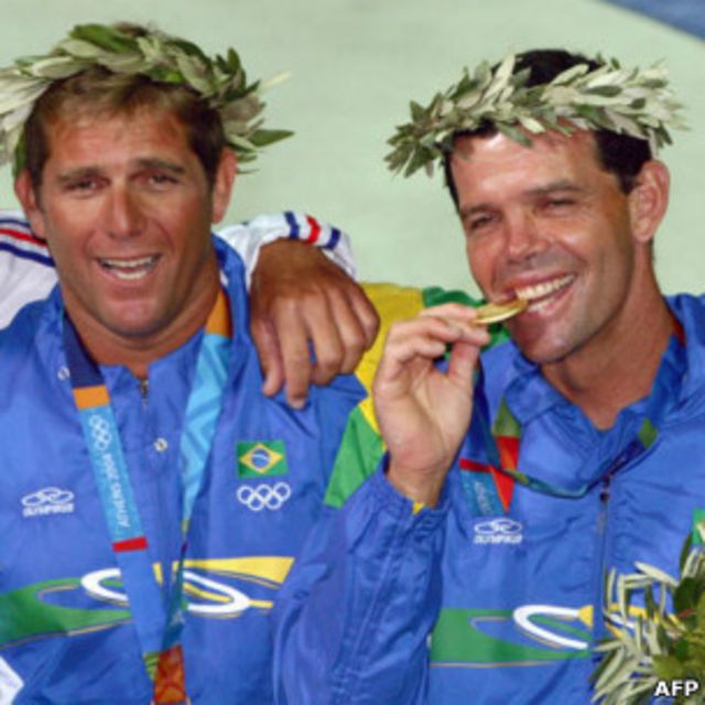 Momentos Olimpicos Ouro Com Folga Em 2004 Fez De Torben Grael Maior Medalhista Brasileiro Bbc News Brasil