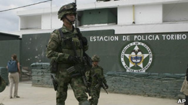 Patrulla militar en Toribío