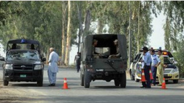 پولیس کے مطابق پروفیسر کے ڈرائیور کو بھی گولیاں مار کر ہلاک کیا گیا