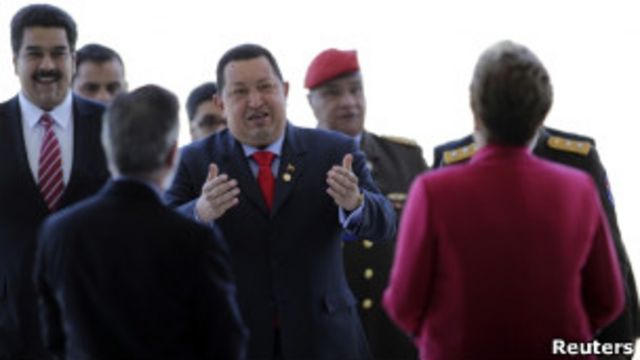 Presidente Chávez é recebido por Dilma Rousseff no Brasil (foto: Reuters)