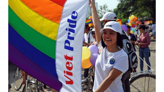 Diễu hành người đồng tính ở Việt Nam bisexual - Diễu hành người đồng tính ở Việt Nam bisexual là một sự kiện quan trọng để thể hiện sự bình đẳng và sự tự do của cộng đồng LGBT. Năm 2024, sự kiện này đã trở thành một ngày hội quy mô lớn, thu hút hàng ngàn người tham gia và được hưởng ứng rộng rãi từ cộng đồng và xã hội. Sự kiện này là một bước đi quan trọng để gỡ bỏ mọi loại phân biệt và đem lại sự bình đẳng cho tất cả các thành viên của cộng đồng LGBT.