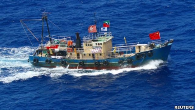 香港保钓人士驾驶启丰二号渔船靠近钓鱼岛海域（15/8/2012）