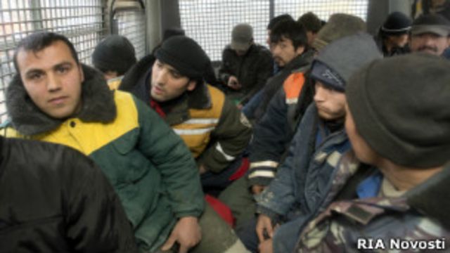 По мнению Полтавченко, из-за низкой квалификации мигрантов опасно привлекать к работе по ряду профессий