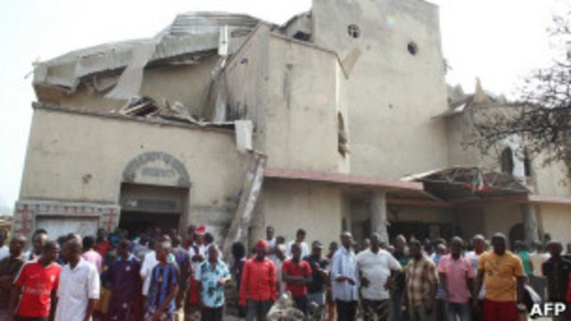 Un an plus tôt: une église catholique détruite par un attentat à la bombe à Abuja au Nigeria, le 25 décembre 2011