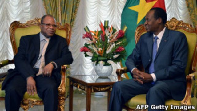 Le premier ministre malien Diango Cissoko en entretien avec le président burkina be Blaise Compaoré.