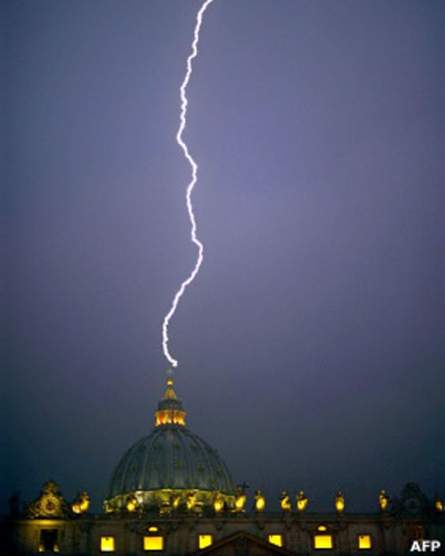 Cual Es La Probabilidad De Que Caiga Otro Rayo En San Pedro Bbc News Mundo En un pais, no recuerdo cual, para huir de la cuarentena y hacer las vacaciones, salieron mas de 40 aereos, lamento el pontifice tras rezar este domingo el tradicional angelus en el vaticano. caiga otro rayo en san pedro