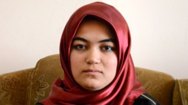 د بلخ پوهنتون محصلینې له لیلیې شکایت کوي Bbc News پښتو