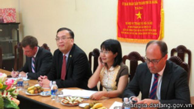 Tổng lãnh sự Lê Thành Ân trong cuộc gặp