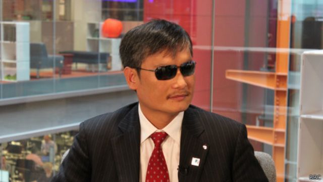 陈光诚回忆录称希拉里向中国政府妥协 - BBC News 中文