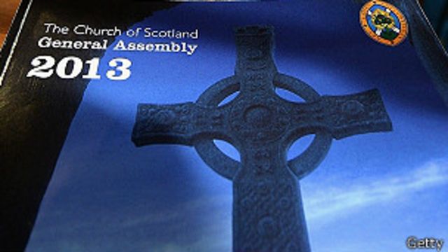 Iglesia de Escocia vota a favor de ministros gay - BBC News Mundo