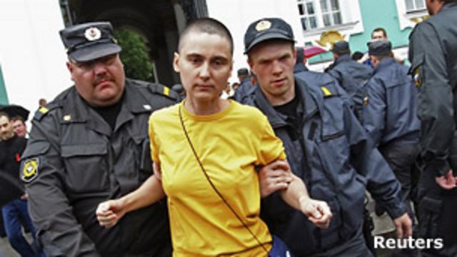 Задержание участников акции в защиту секс-меньшинств в Петербурге