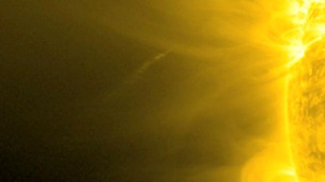 Cometa Lovejoy passa perto do Sol (BBC)