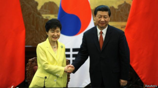 習近平和朴槿惠(2013年6月27日檔案圖片)
