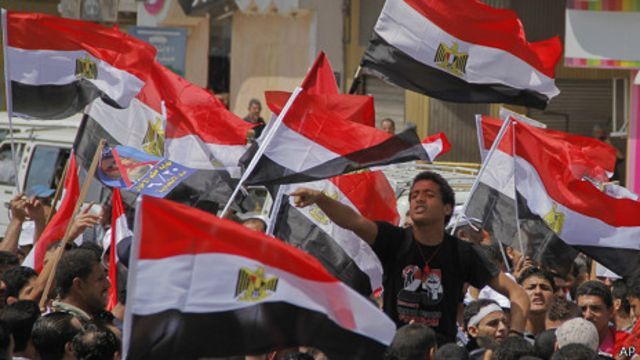 مخالفان محمد مرسی خواستار استعفای او شده اند