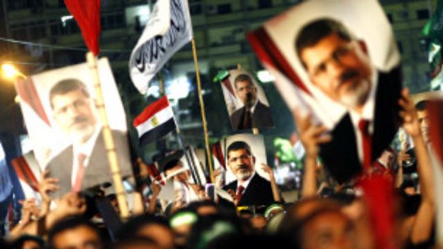 د حسنې مبارک له ګوښه کېدو وروسته محمد مرسي د ۲۰۱۲ کال په جون میاشت کې ولسمشریزې ټاکنې وګتلې.