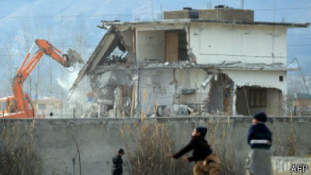 巴基斯坦當局推倒了本拉登居住了六年的房子。