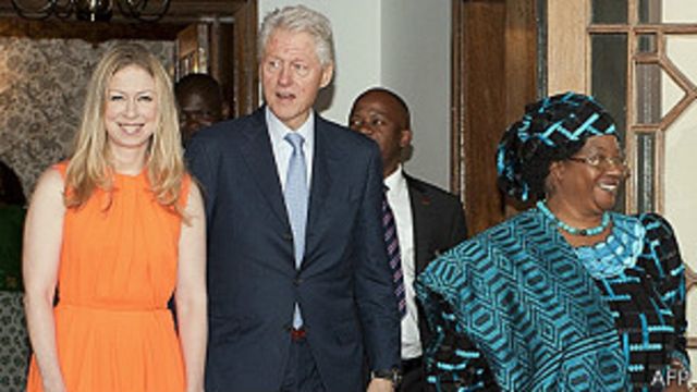 Bill Clinton inicia gira por África junto a su hija, Chelsea - BBC News  Mundo
