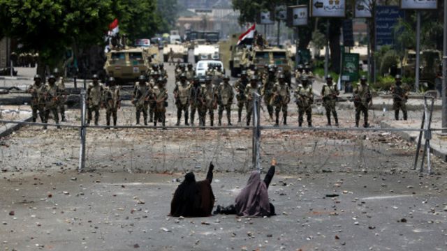 شهود عيان كيف فضت الشرطة اعتصامي رابعة والنهضة في مصر Bbc News عربي