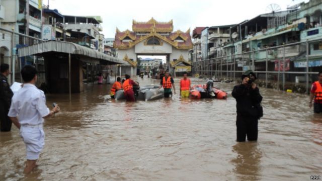 မြန်မာ နိုင်ငံ တဝန်း မိုးဆက်တိုက် ရွာနေတဲ့ အတွက် နေရာ အနှံ့ ရေကြီး ရေလျှံမှုတွေ ဖြစ်နေရာ...