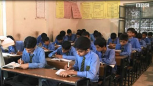 افغانستان د سواد د زده کړې ۳۰ زره مرکزونه لري Bbc News پښتو