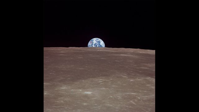 Yer kürəsi, 20 iyul 1969 Apollo 11-dən çəkilib