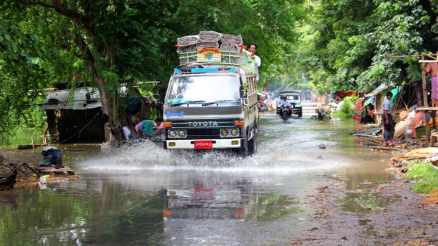 ဧရာဝတီနဲ့ ဒုဋ္ဌဝတီ ဆုံရာ အမရပူရ အနီး ရေကြီးမှု သတင်းဓာတ်ပုံများ - BBC News မြန်မာ