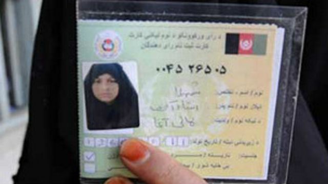 نگرانی از فروش کارت رای دهی به نامزدهای انتخابات افغانستان Bbc News فارسی