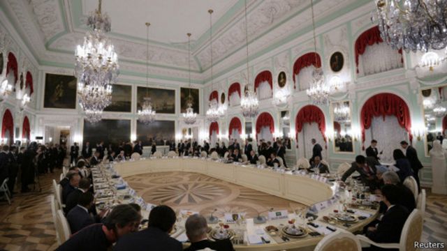 Дворцовый зал Петергофа