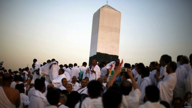 بالصور حجاج على جبل عرفات Bbc News عربي