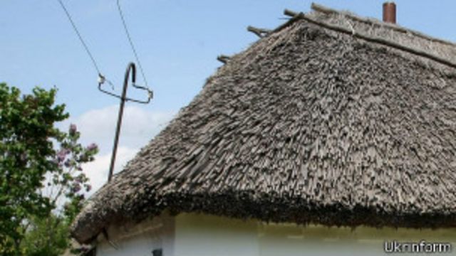 Информация о разрушении старинной хаты (не на фото) вызвала резонанс в СМИ