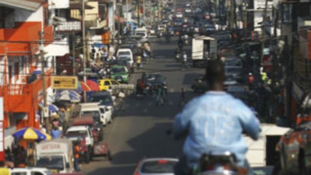 Les Motos Taxis Paralysent Monrovia Bbc News Afrique 
