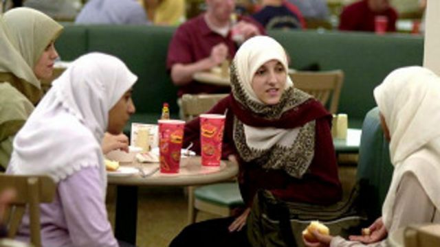 افغان نارینه د یو لړ غیر منطقي دلیلونو په وړاندې کولو سره خپلې خويندې، لوڼې او په تیره بیا خپلې ښځې د تعلیم له لوی نعمت څخه محروموي