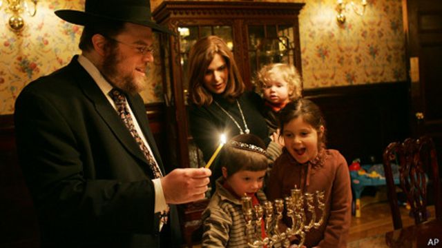 Thanksgivukkah: Acción de Gracias y Hanukkah juntos por primera vez en 125  años - BBC News Mundo