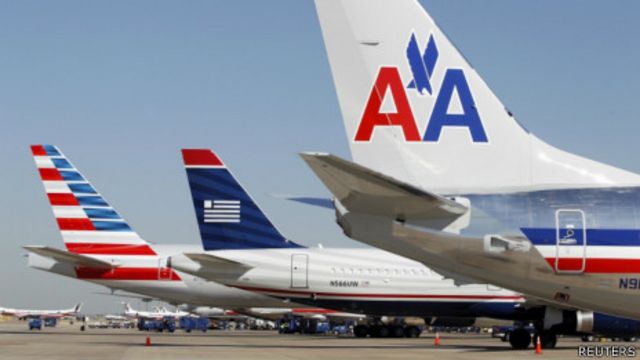 美國達拉斯胡佛國際機場停機坪上的美國航空與全美航空客機(14/2/2013)