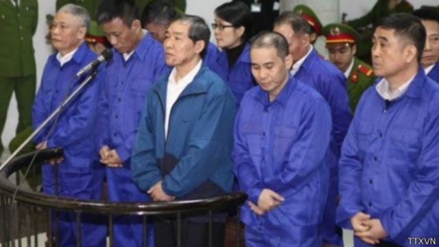 Ông Dương Chí Dũng và các bị cáo khác tại phiên tòa