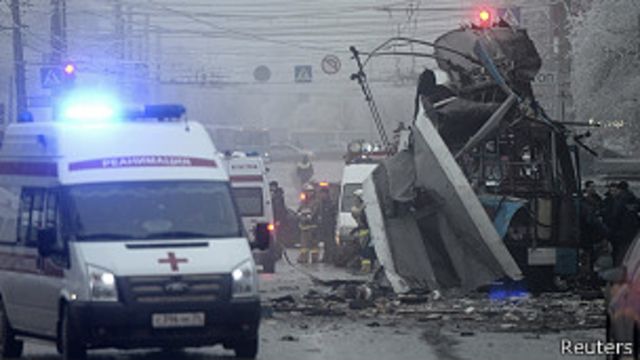 至少15人在无轨电车爆炸中丧生