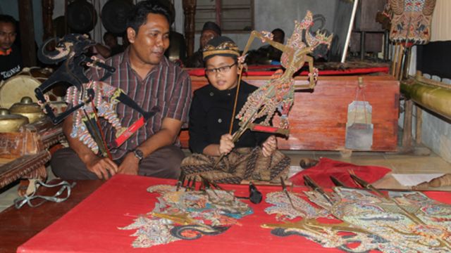 Pertahankan 'tradisi' lewat Desa Wayang - BBC News Indonesia - Gambar Desa Wisata Permainan Tradisional