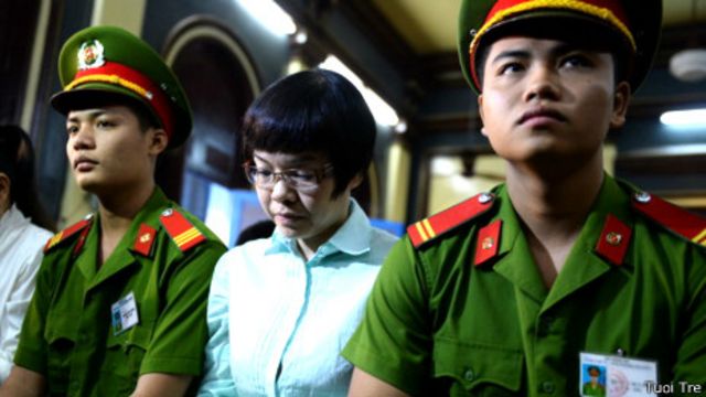 Huỳnh Thị Huyền Như tại tòa (ảnh Tuổi Trẻ)