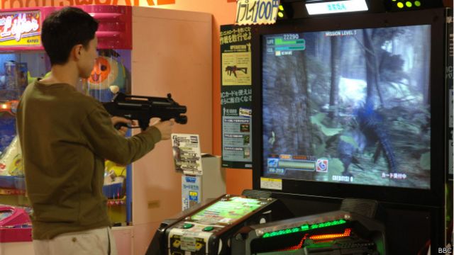 Jogos violentos deixam jovens mais imaturos, diz pesquisa - BBC