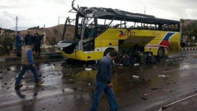 西奈半島一輛旅遊大巴遭炸彈襲擊，3名韓國遊客和1名埃及司機死亡。