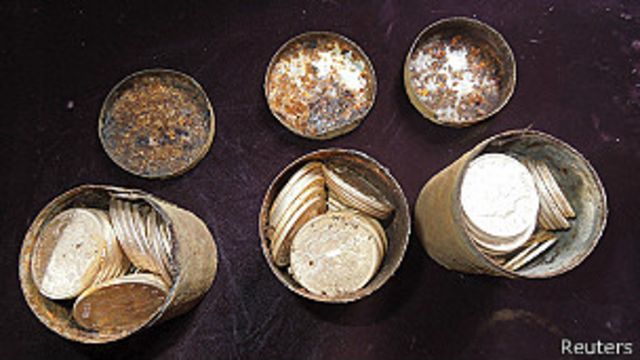 Pareja encuentra valioso tesoro de oro en California - BBC News Mundo