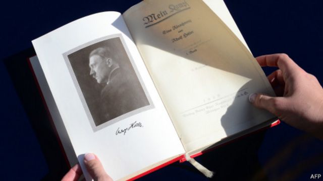 "Майн кампф" с автографом Гитлера