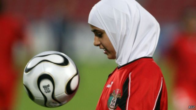 AFC sambut dibolehkannya pemain berjilbab - BBC News Indonesia