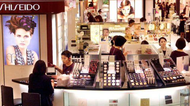 Mỹ phẩm Shiseido là hàng được ưa chuộng tại Việt Nam.