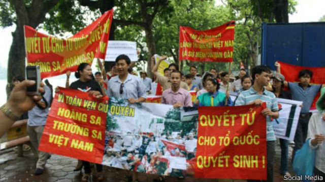 Bà Bùi Thị Minh Hằng là người tích cực tham gia các cuộc biểu tình chống Trung Quốc