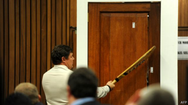 Na Sude Nad Pistoriusom Sporili Kak On Vylomal Dver Bbc News Russkaya Sluzhba