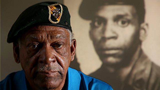 . condecora a héroes de guerra latinos y negros... medio siglo después  - BBC News Mundo