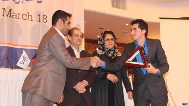 خبرنگار بی بی سی خبرنگار سال افغانستان شد Bbc News فارسی